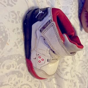 BabyJordan’s will clean before shipping size 4c great for beginner walkers 😊